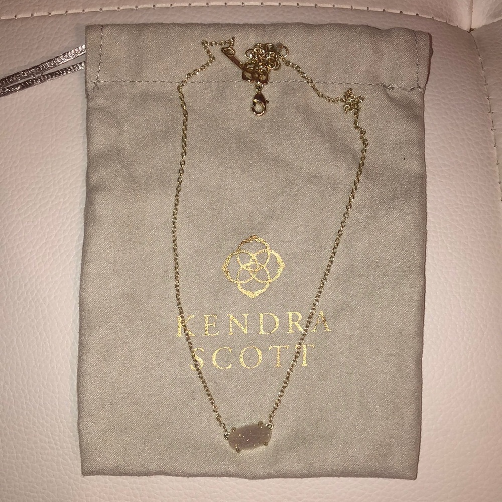 Kendra Scott necklace